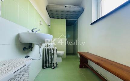 RK4 - PREDANÉ  -  CHATA S POZEMKOM BRATISLAVA - DEVÍNSKA CESTA