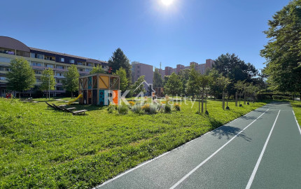 RK4 - PREDANÉ - priestranný 3 izbový byt - skvelá lokalita Vlčince