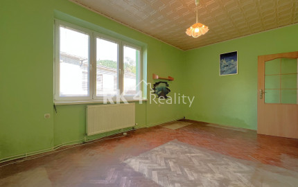 RK4 - NA PREDAJ - priestranný 3 izbový byt mimo mesta