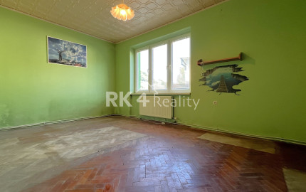 RK4 - NA PREDAJ - priestranný 3 izbový byt mimo mesta