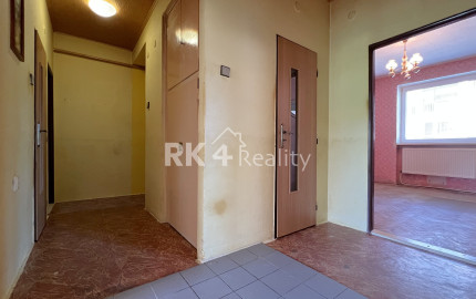 RK4 - NA PREDAJ - priestranný 3 izbový byt mimo mesta