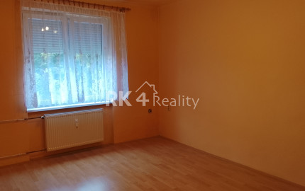 RK4 -  NA PREDAJ -  2-izbový byt  po celkovej rekonštrukcii - Nové Zámky - kúpou voľný.