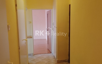 RK4 -  NA PREDAJ -  2-izbový byt  po celkovej rekonštrukcii - Nové Zámky - kúpou voľný.