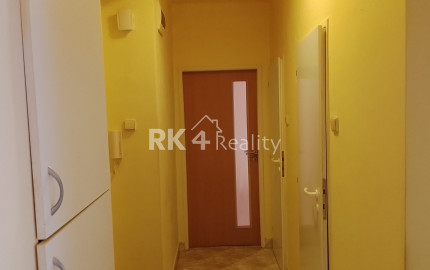 RK4 -  NA PREDAJ -  2-izbový byt  po celkovej rekonštrukcii - Nové Zámky - kúpou voľný.