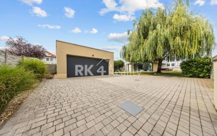 RK4  - Súkromná vila - dvojgaráž, 2 terasy (80 m²), pozemok 887 m² – Čierna Voda