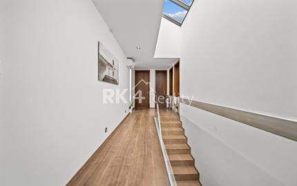 RK4  - Súkromná vila - dvojgaráž, 2 terasy (80 m²), pozemok 887 m² – Čierna Voda