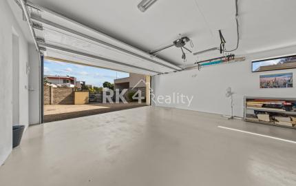 RK4  - Súkromná vila - dvojgaráž, 2 terasy (80 m²), pozemok 887 m² – Čierna Voda