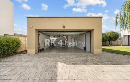 RK4  - Súkromná vila - dvojgaráž, 2 terasy (80 m²), pozemok 887 m² – Čierna Voda