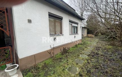 RK4- NA PREDAJ . Rodinný dom s krásnym pozemkom - Kamenný Most