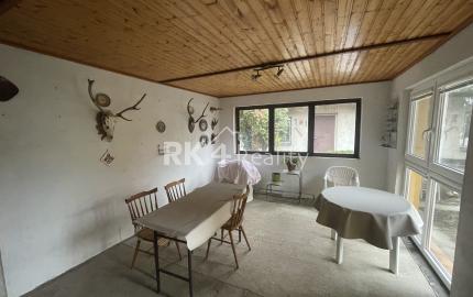 RK4 - NA PREDAJ - Rodinný dom na rekonštrukciu aj na okamžité bývanie  - Iža