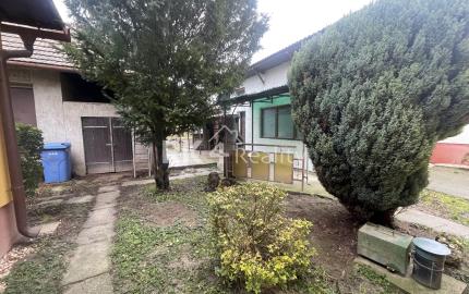 RK4 - NA PREDAJ - Rodinný dom na rekonštrukciu aj na okamžité bývanie  - Iža