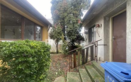 RK4 - NA PREDAJ - Rodinný dom na rekonštrukciu aj na okamžité bývanie  - Iža