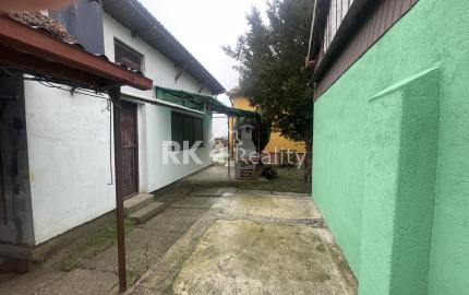 RK4 - NA PREDAJ - Rodinný dom na rekonštrukciu aj na okamžité bývanie  - Iža