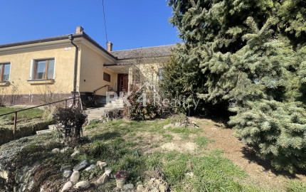 RK4 - NA PREDAJ - Rodinný dom na peknom vyvýšenom kopci vo Veľkých Kostoľanoch