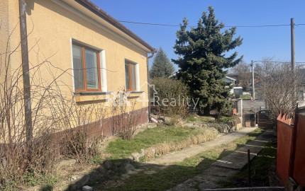 RK4 - NA PREDAJ - Rodinný dom na peknom vyvýšenom kopci vo Veľkých Kostoľanoch