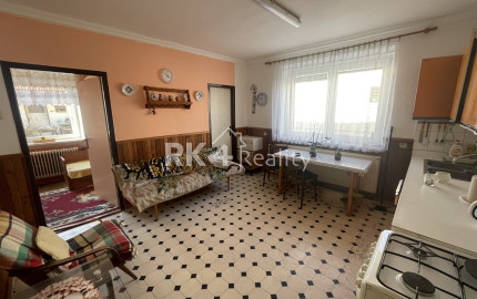 RK4 - NA PREDAJ - Rodinný dom na peknom vyvýšenom kopci vo Veľkých Kostoľanoch