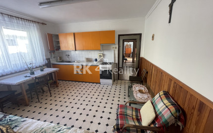 RK4 - NA PREDAJ - Rodinný dom na peknom vyvýšenom kopci vo Veľkých Kostoľanoch