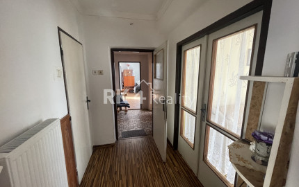 RK4 - NA PREDAJ - Rodinný dom na peknom vyvýšenom kopci vo Veľkých Kostoľanoch