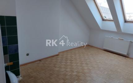 RK4 - NA PREDAJ - 4 izbový mezonet Dulovo námestie, Bratislava