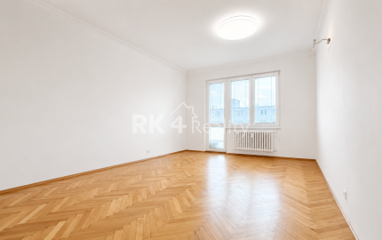 RK4 - PREDAJ - priestranný 2 i. byt / prerobený z 2,5 i. bytu s loggiou