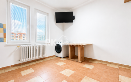 RK4 - PREDAJ - priestranný 2 i. byt / prerobený z 2,5 i. bytu s loggiou