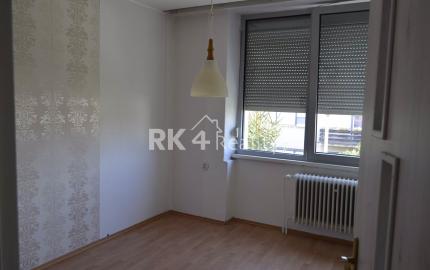 RK4 - NA PREDAJ - Trojpodlažný rodinný dom  /7 izbový/ v Nových Zámkoch