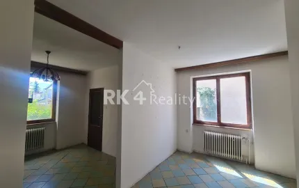 RK4 - NA PREDAJ - Trojpodlažný rodinný dom  /7 izbový/ v Nových Zámkoch