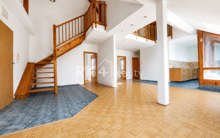 RK4 - PREDAJ -  4 izbový svetlý  byt  137 m² - loggia - Dulovo námestie