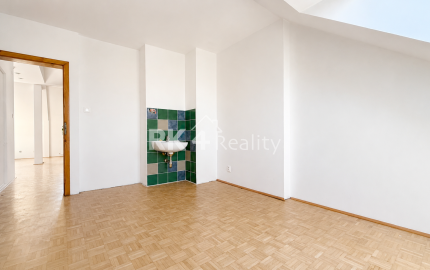 RK4 - PREDAJ -  4 izbový svetlý  byt  137 m² - loggia - Dulovo námestie