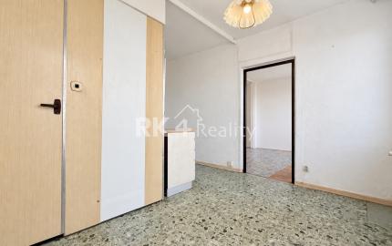 RK4 - PREDAJ - Priestranný 2-izbový byt s balkónom v Žiline – Vlčince, Dobšinského ulica