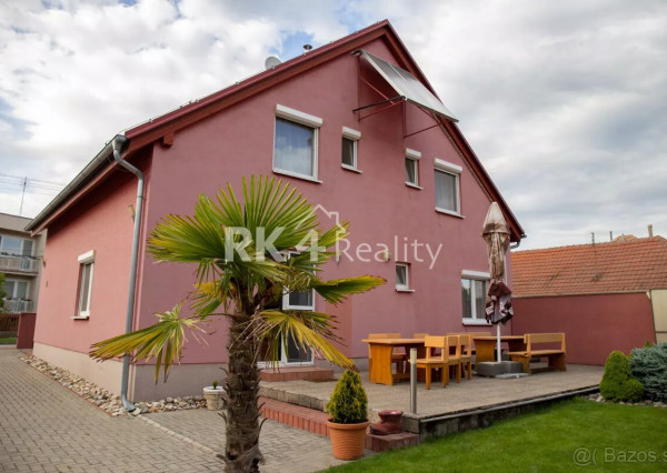 RK4 - NA PREDAJ - Krásny penzión so saunou, športovou halou a tenisovým kurtom.