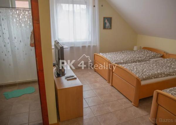 RK4 - NA PREDAJ - Krásny penzión so saunou, športovou halou a tenisovým kurtom.