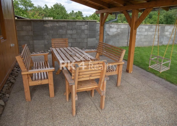 RK4 - NA PREDAJ - Krásny penzión so saunou, športovou halou a tenisovým kurtom.