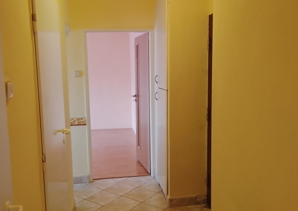 RK4 -  NA PREDAJ -  2-izbový byt  po celkovej rekonštrukcii - Nové Zámky - kúpou voľný.