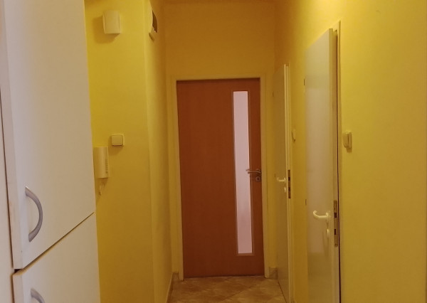 RK4 -  NA PREDAJ -  2-izbový byt  po celkovej rekonštrukcii - Nové Zámky - kúpou voľný.