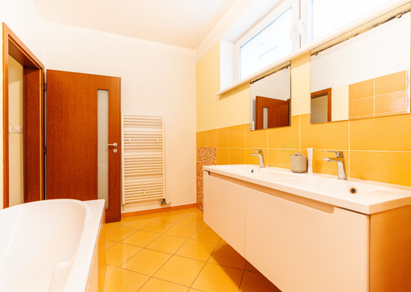 RK4 - NA PREDAJ - priestranný 4 izbový byt - Rezidencia Lesopark