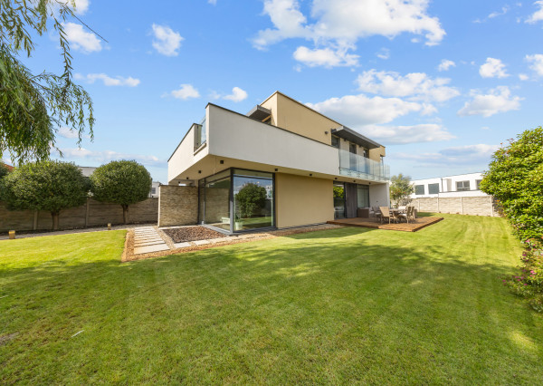 RK4  - Súkromná vila - dvojgaráž, 2 terasy (80 m²), pozemok 887 m² – Čierna Voda