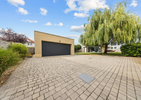 RK4  - Súkromná vila - dvojgaráž, 2 terasy (80 m²), pozemok 887 m² – Čierna Voda