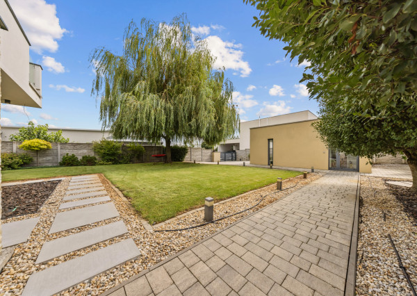 RK4  - Súkromná vila - dvojgaráž, 2 terasy (80 m²), pozemok 887 m² – Čierna Voda