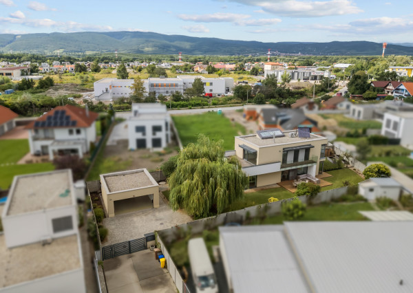 RK4  - Súkromná vila - dvojgaráž, 2 terasy (80 m²), pozemok 887 m² – Čierna Voda