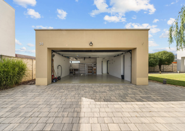 RK4  - Súkromná vila - dvojgaráž, 2 terasy (80 m²), pozemok 887 m² – Čierna Voda