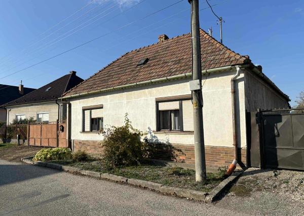 RK4 - NA PREDAJ - Starší rodinný dom vhodný na rekonštrukciu - Ohrady okres Dunajská Streda
