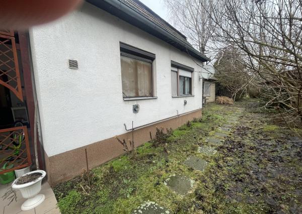 RK4- NA PREDAJ . Rodinný dom s krásnym pozemkom - Kamenný Most