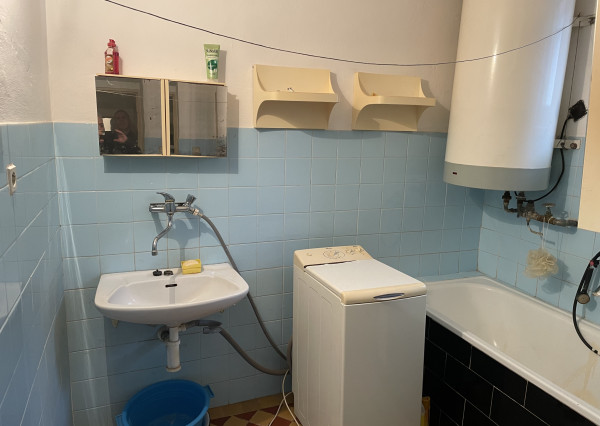 RK4 - NA PREDAJ - Rodinný dom na rekonštrukciu aj na okamžité bývanie  - Iža