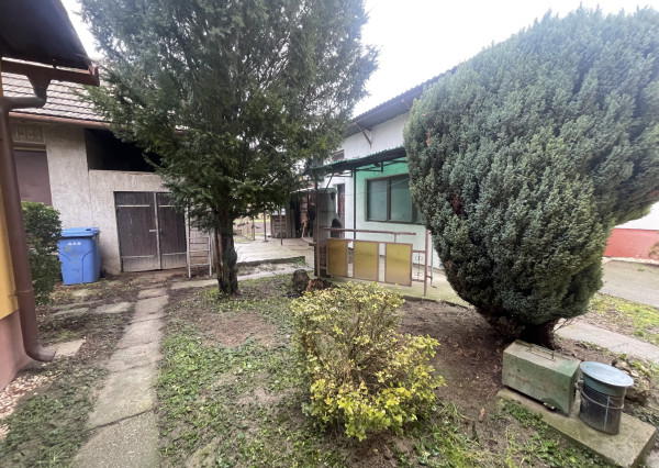 RK4 - NA PREDAJ - Rodinný dom na rekonštrukciu aj na okamžité bývanie  - Iža