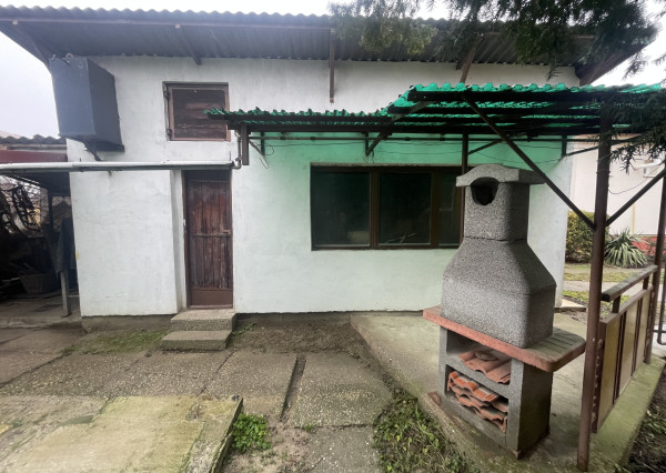 RK4 - NA PREDAJ - Rodinný dom na rekonštrukciu aj na okamžité bývanie  - Iža