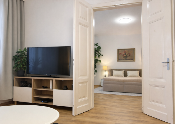 RK4 -  NA PRENÁJOM - Priestranný 2izbový byt BA - Staré Mesto