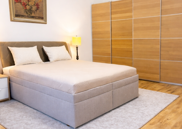 RK4 -  NA PRENÁJOM - Priestranný 2izbový byt BA - Staré Mesto