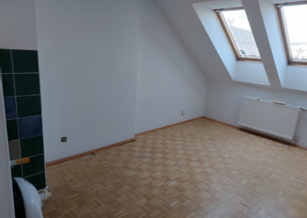 RK4 - NA PREDAJ - 4 izbový mezonet Dulovo námestie, Bratislava