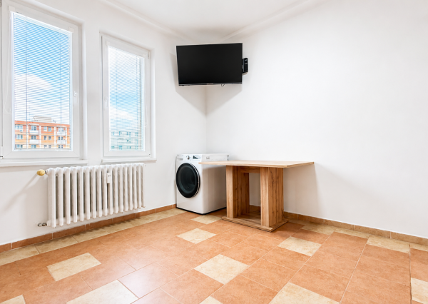 RK4 - PREDAJ - priestranný 2 i. byt / prerobený z 2,5 i. bytu s loggiou